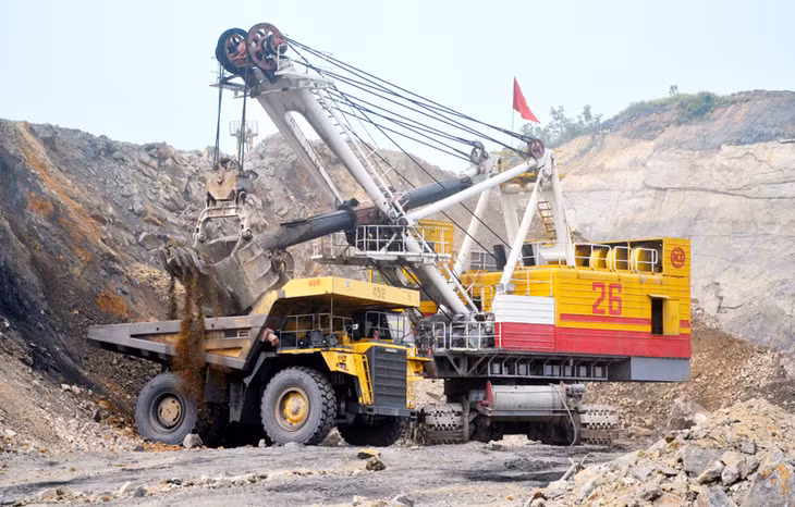 Công ty đã đầu tư “siêu máy xúc” có công suất 10m3/gàu trị giá gần 70 tỷ đồng để nâng cao năng suất lao động.