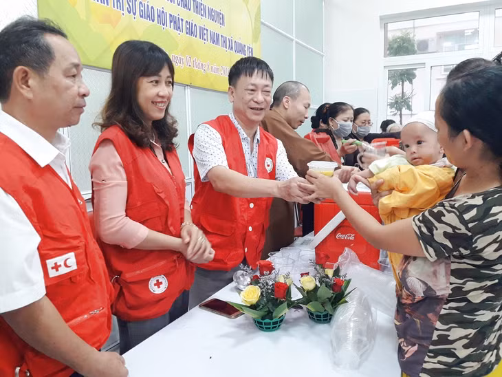 Cháo tình thương ở TX Quảng Yên