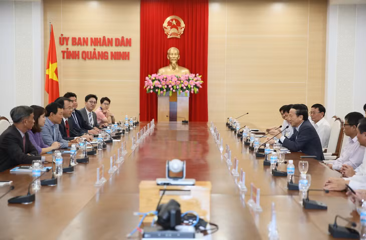 Quang cảnh buổi làm việc.