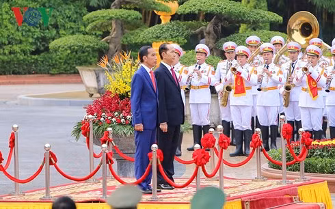 Chủ tịch nước Trần Đại Quang chủ trì lễ đón Tổng thống Joko Widodo.