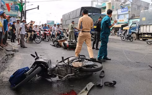 Tài xế xe tải là: Phan Hoàng Nhã, sinh năm 1991, quê ở Sóc Trăng.