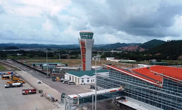 Nhờ thực hiện tốt công tác GPMB đến nay Cảng hàng không Vân Đồn đang được hoàn thiệm dự kiến cuối năm 2018 sẽ chính thức đi vào hoạt động
