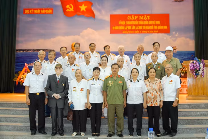 Hội viên Ban liên lạc quân giới tỉnh đự chương trình gặp mặt.