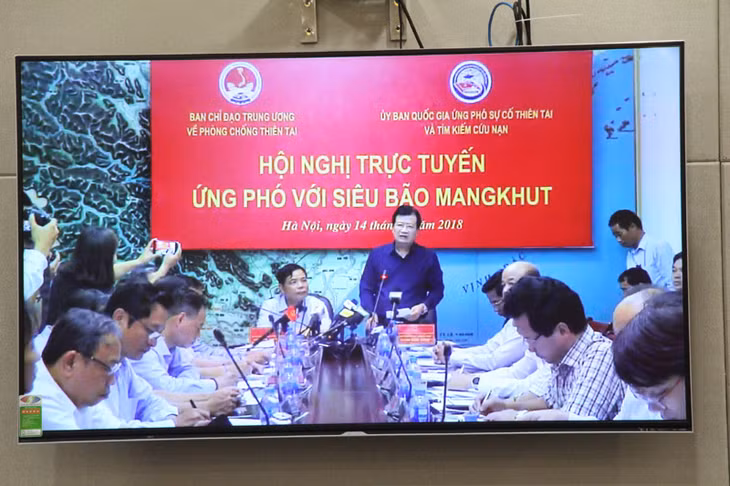 Phó Thủ tướng Chính phủ Trịnh Đình Dũng phát biểu chỉ đạo tại hội nghị