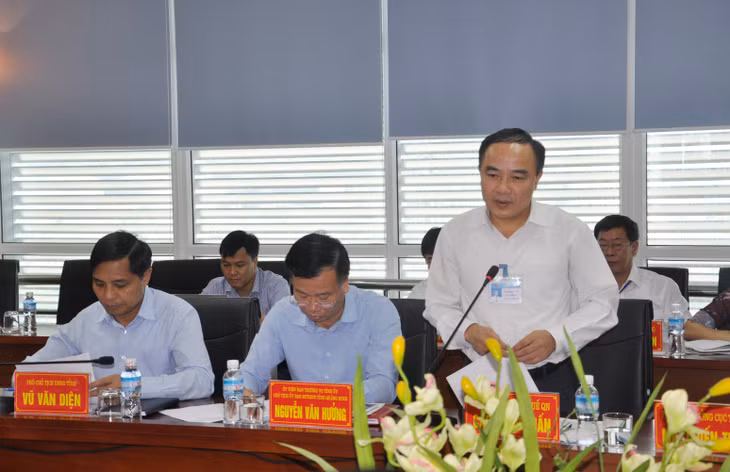 Cục trưởng Cục Thuế tỉnh Cao Ngọc Tuấn báo cáo tại buổi giám sát.