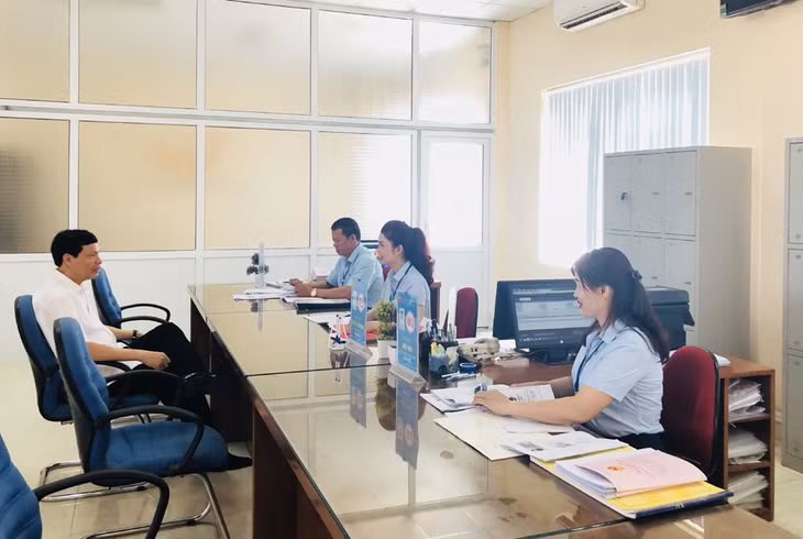 Chủ tịch UBND tỉnh Nguyễn Đức Long kiểm tra công tác cải cách hành chính tại Trung tâm Hành chính công TP Móng Cái