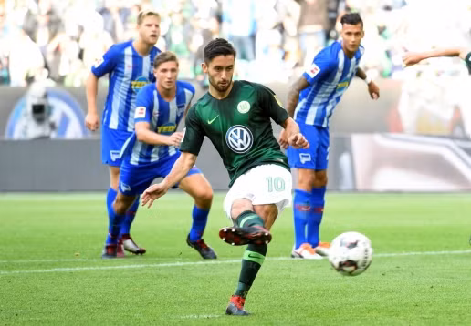  Hertha Berlin liện tục bị thổi phạt đền.