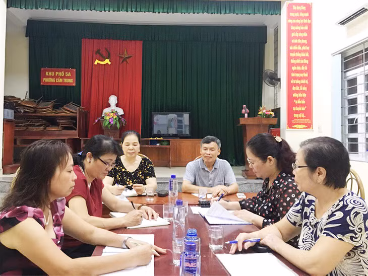 Cơ sở sửa chữa và buôn bán phụ tùng xe máy của gia đình anh Lương Minh Nghĩa, khu tái định cư thôn Đá Trắng, xã Thống Nhất, huyện Hoành Bồ.