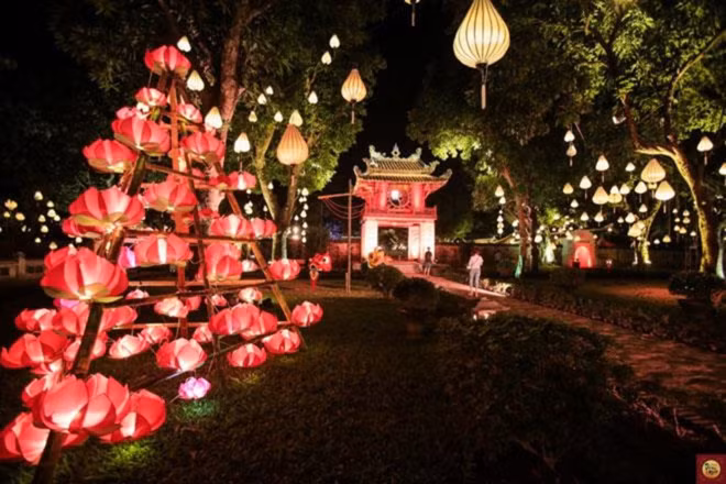 Văn Miếu lung linh trong 