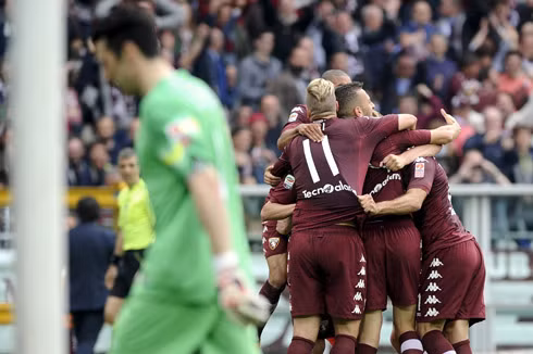 Torino tận hưởng hương vị chiến thắng trận derby Torino lần đầu sau 20 năm. Ảnh: Reuters.