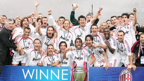Milan từng “đơn thương độc mã” chinh chiến ở bán kết Champions League 2006/07 và vô địch sau đó