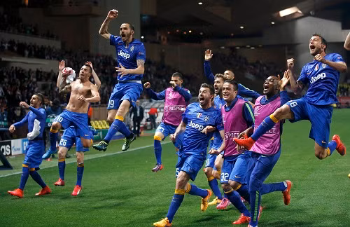 Niềm vui của cầu thủ Juventus sau trận. Ảnh: Reuters.
