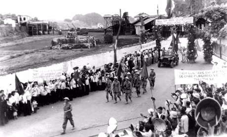 Bộ đội ta vào tiếp quản TX Hòn Gai, tháng 4-1955. Ảnh: Tư liệu