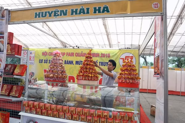 Các gian hàng của các địa phương trong tỉnh cũng đã được sắp xếp, trang trí.