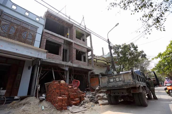 Các khách sạn nhà hàng xây mới đang vào giai đoạn hoàn thiên.