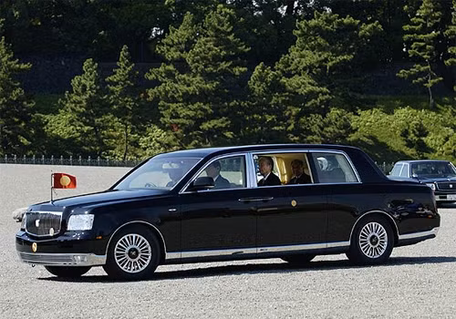 Toyota Century Royal của hoàng gia Nhật.