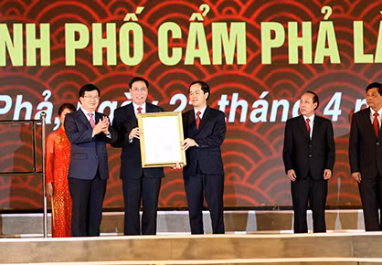 Kỷ niệm 60 năm Ngày giải phóng Khu mỏ, TP Cẩm Phả đón nhận Huân chương Độc lập hạng Nhất ảnh 6 Kỷ niệm 60 năm Ngày giải phóng Khu mỏ, TP Cẩm Phả đón nhận Huân chương Độc lập hạng Nhất ảnh 6