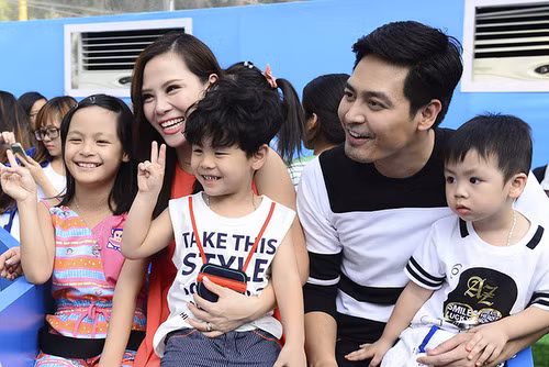 Gia đình hạnh phúc của MC Phan Anh.