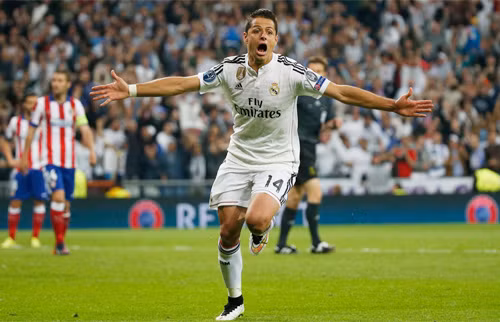 Chicharito phấn khích với pha làm bàn đưa Real đi tiếp vào bán kết Champions League. Ảnh: Reuters.