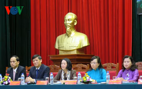 Các đại biểu tham dự Hội nghị trực tuyến “Đổi mới phong cách, thái độ phục vụ của cán bộ y tế hướng tới sự hài lòng của người bệnh”
