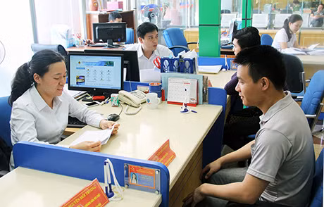 Hỗ trợ doanh nghiệp giải quyết thủ tục hành chính tại Trung tâm Hành chính công tỉnh.