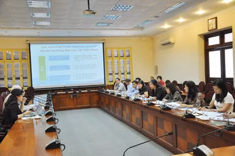 Quang cảnh buổi làm việc