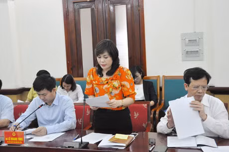 Đồng chí Nguyễn Thị Hiền, Phó ban chuyên trách Ban ATGT tỉnh phát biểu tại buổi làm việc