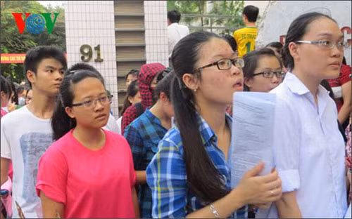 Thí sinh tự do bị mất bản chính học bạ THPT nhưng có nguyện vọng được dự thi năm 2015 phải có xác nhận lại bản sao học bạ được cấp (ảnh minh họa)