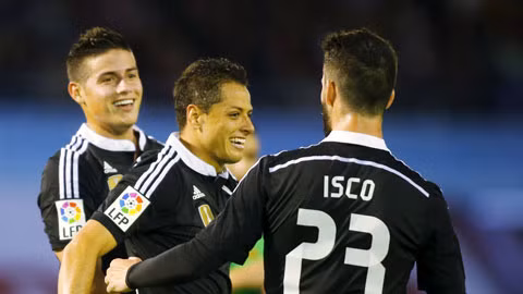Chicharito (giữa) thể hiện phong độ ấn tượng với cú đúp bàn thắng