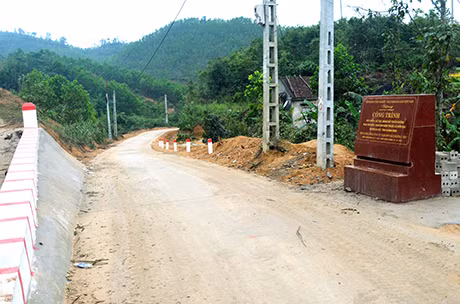 Tuyến đường thôn Nước Đừng (xã Đồn Đạc, huyện Ba Chẽ) được hoàn thành có sự hỗ trợ rất lớn của Vinacomin.