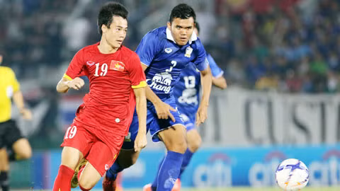 Việt Nam (trái) và Thái Lan sẽ có được lực lượng tốt nhất cho cả mặt trận SEA Games và vòng loại World Cup