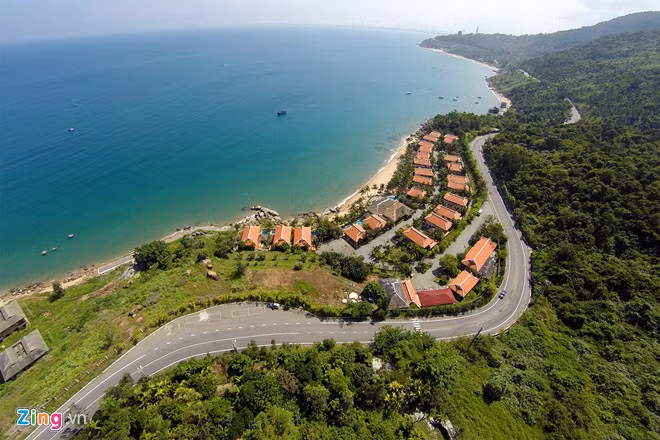 Ven bờ biển là những bãi biển và resort đẹp, thích hợp nghỉ dưỡng.