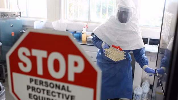 Hơn 10.000 người thiệt mạng vì dịch Ebola - Ảnh: Reuters