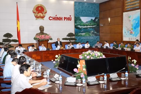 Phó Thủ tướng Chính phủ Nguyễn Xuân Phúc phát biểu tại cuộc họp. Ảnh: VGP/Lê Sơn