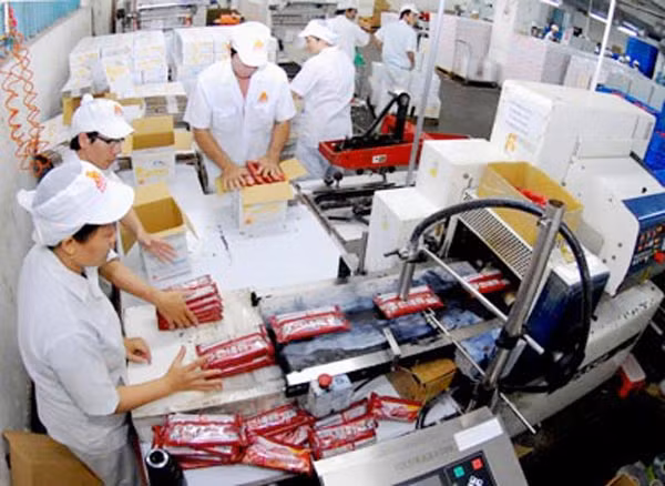 Sản xuất thực phẩm chế biến tại Cty Vissan. Ảnh: Thanh Tâm