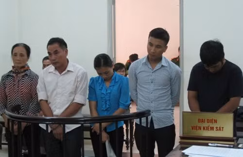 Giải quyết tranh chấp đất không đúng, Lê Ngọc Bốn cùng vợ con phải hầu tòa