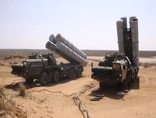 Hệ thống tên lửa phòng không S-300 của Nga.