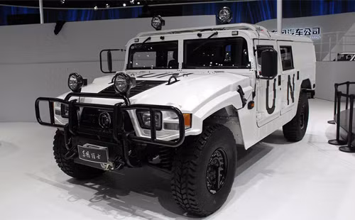 Thêm một chiếc Dongfeng có kiểu dáng Hummer.
