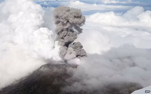 Núi lửa Turrialba hoạt động. (Ảnh: AFP)