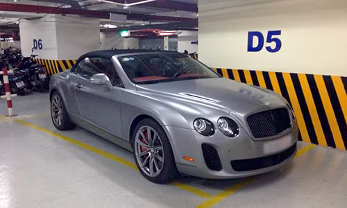 Bentley Supersport bản mui trần trong hầm để xe ở TP HCM. Ảnh: Nguyên Sang