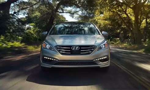 Sonata 2017 vẫn chưa lộ diện toàn toàn. Ảnh: Carscoops.