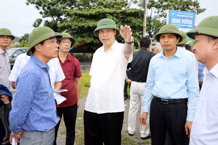 Đồng chí Nguyễn Đức Long, Phó Bí thư Tỉnh ủy, Chủ tịch UBND tỉnh đã đi kiểm tra thực tế vị trí xây dựng Trạm thu phí dự án Cải tạo, nâng cấp Quốc lộ 18 (đoạn Hạ Long – Mông Dương).