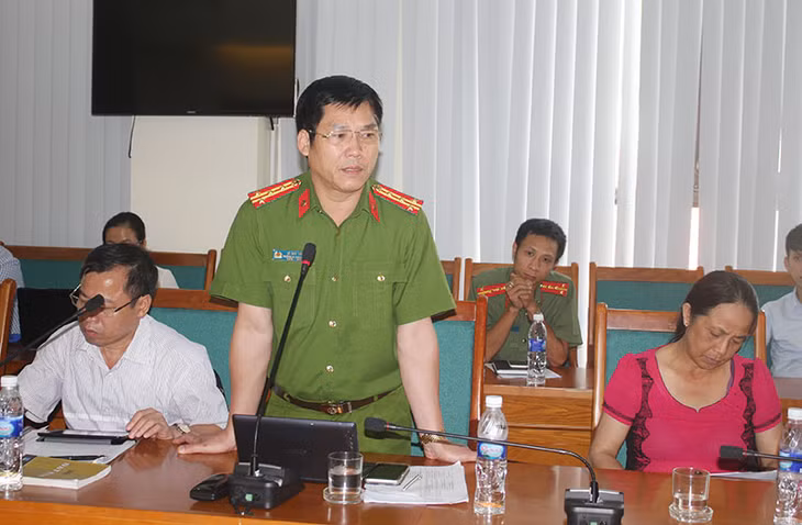 Đại diện Công an thành phố giải đáp thắc mắc của doanh nghiệp.