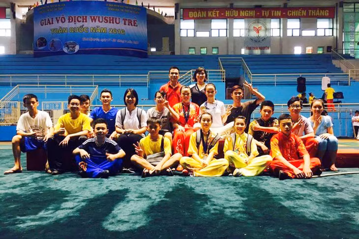 Đoàn Quảng Ninh chụp ảnh lưu niệm tại giải.