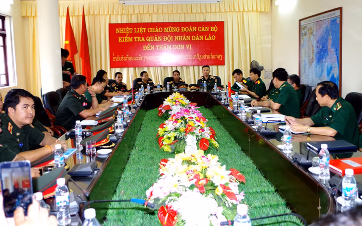 Quang cảnh buổi làm việc