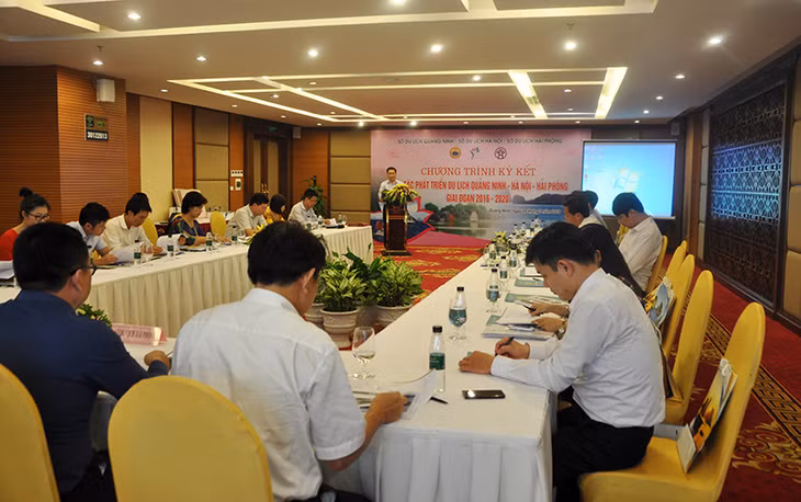  Quang cảnh buổi tọa đàm.