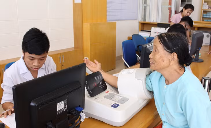  Mẹ Việt Nam anh hùng Phạm Thị Chuyên phấn khởi cho biết: “Các y, bác sĩ ở đây rất nhiệt tình, chu đáo. Được khám sức khỏe và phát thuốc miễn phí mẹ rất vui và cảm ơn sự quan tâm của Lãnh đạo bệnh viện và UBND phường”.