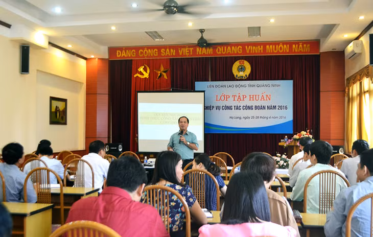 LĐLĐ tỉnh tập huấn nghiệp vụ cho cán bộ công đoàn trong tỉnh.