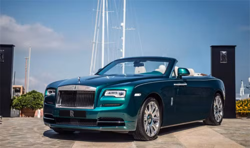 Mẫu mui trần Dawn với màu sơn ngọc lục bảo. Ảnh: Rolls-Royce.
