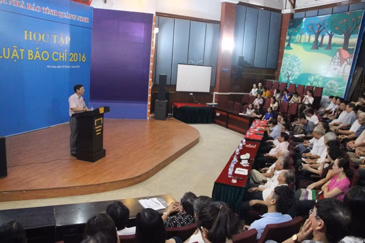 Hội Nhà Báo tỉnh Quảng Ninh học tập Luật Báo chí năm 2016